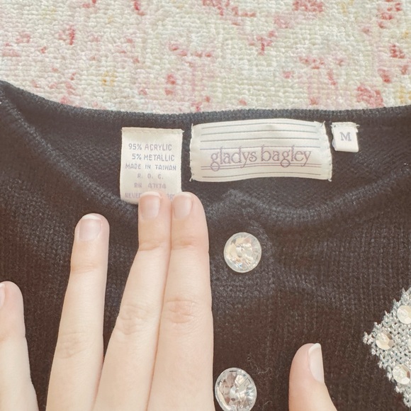 Gladys Bagley, Women’s Vintage 1980s Black and Gray Sweater - Picture 4 of 6